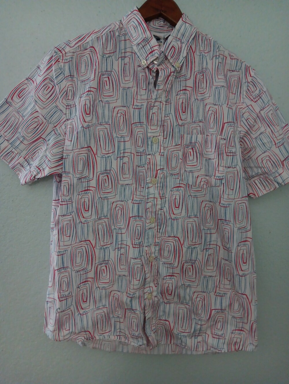 Short-Sleeve Button-Down Shirt in White Red & Blue Geometric Print Mid Century